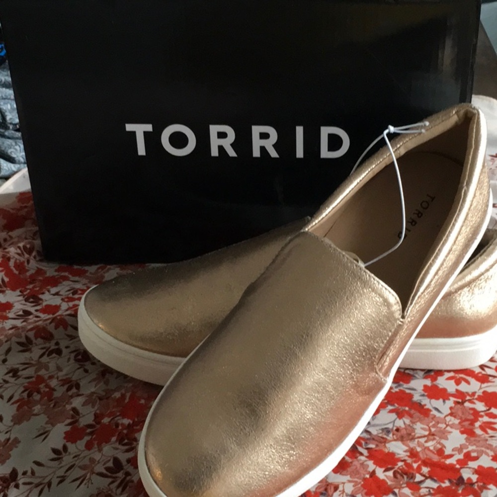 Torrid Rose Gold Sneakers Size 10W BNWT